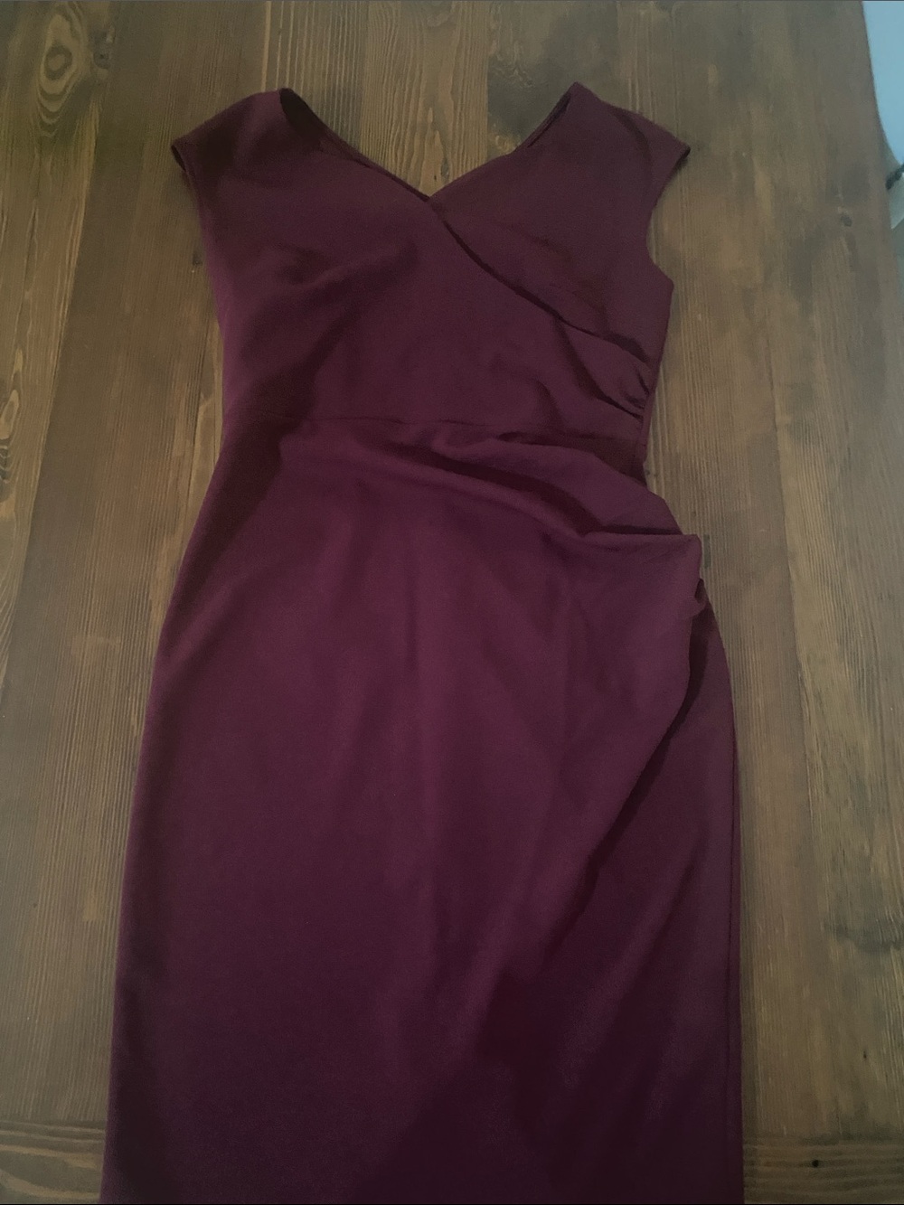 Miusol Sleeveless V-Neck Midi Dress in Burgundy Plum
